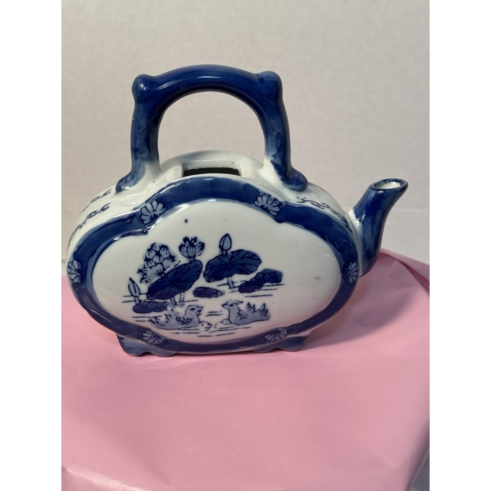 Vintage Chinese Blue and White Porcelain Decorative Flat Teapot No‎ Lid
